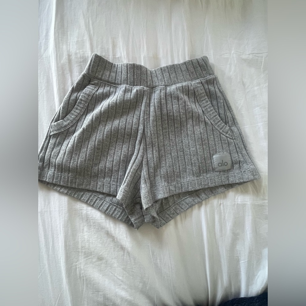 ALO ribbed shorts!!
